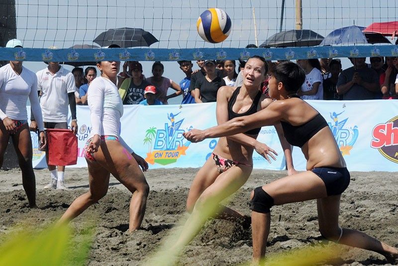 Blue Beach hosts volleyball competition
