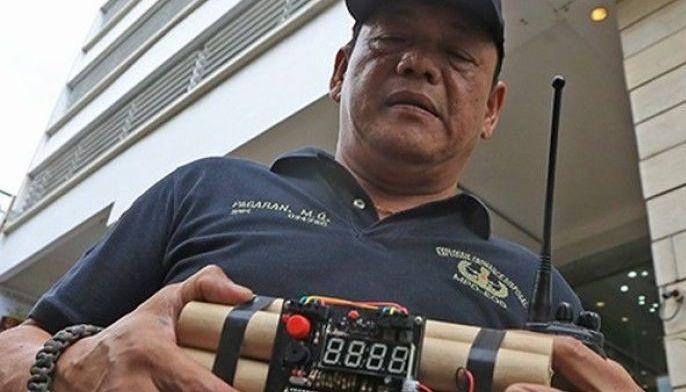 Condo evacuated over &lsquo;bomb clock&rsquo;