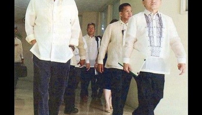 Get to know Bong Go, the Pambansang Photobomber