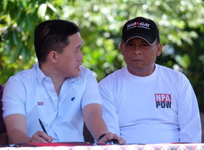 Bihag na pulis ng NPA pinalaya - SAP Go