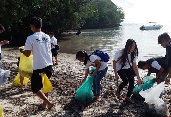 Volunteers start Boracay clean-up
