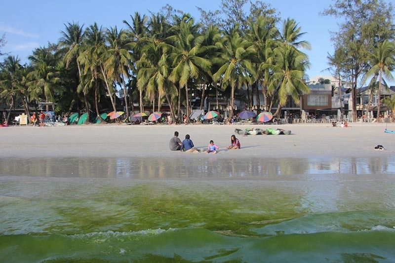 Roque says absence of EO days before Boracay closure â��no big dealâ��