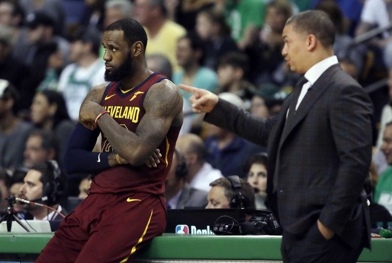 It happens every spring: LeBron forced to carry Cavaliers