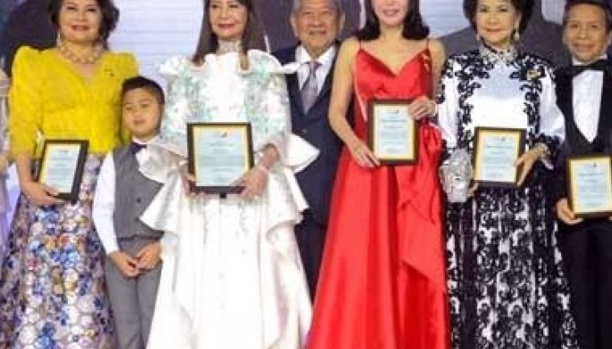 A night of glamor and charity