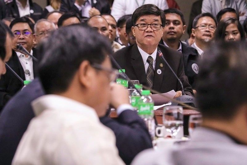 De Lima kay Aguirre: â��Wag mag-resign, bagay ka sa tiwaling gobyerno