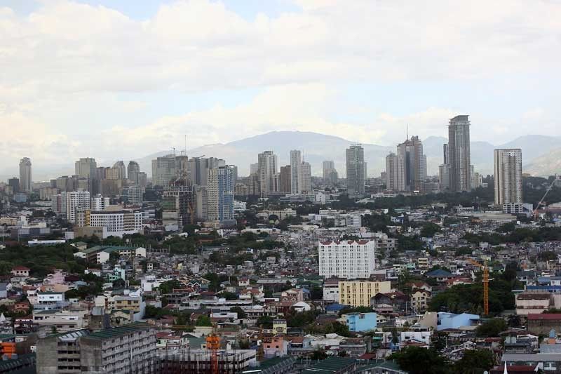 Philippines seen sustaining growth amid high inflation