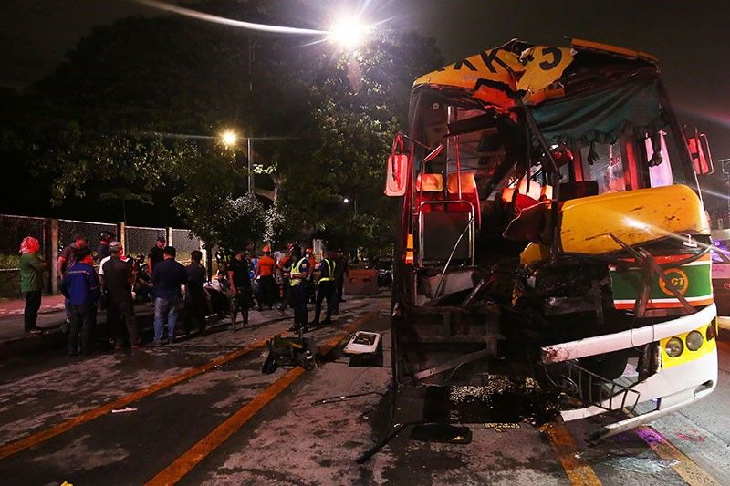 20 pa sugatan, konduktor ng bus putol ang paa sa aksidente sa Quezon City