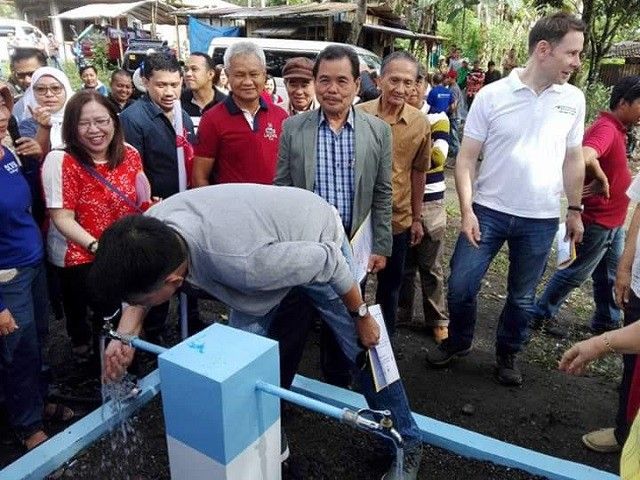 Gov't, MILF reps visit former rebel stronghold as partners