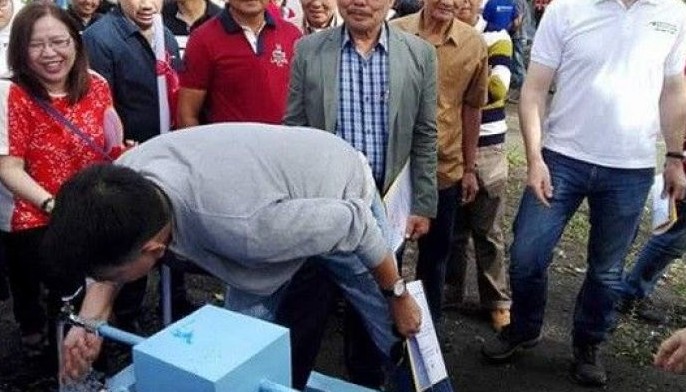 Gov't, MILF reps visit former rebel stronghold as partners