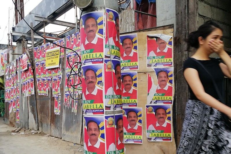 Quisumbing gives one week ultimatum to remove posters