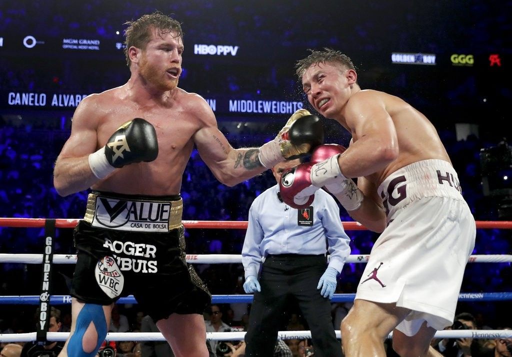 Alvarez wins narrow decision for middleweight title