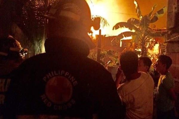 Fire razes urban poor community in Malabon