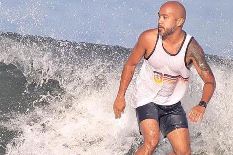 Brand ambassador ng Tanduay isang celebrity chef na surfer