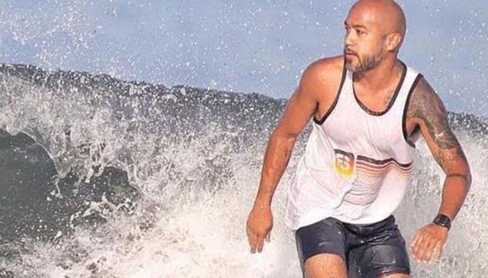 Brand ambassador ng Tanduay isang celebrity chef na surfer