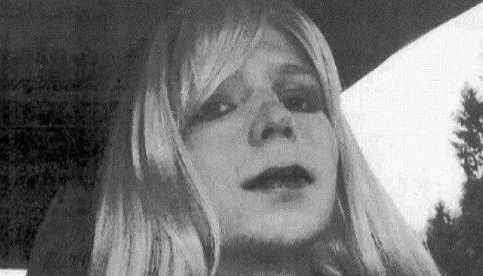 Obama shortens Manning's term, grants clemency to hundreds
