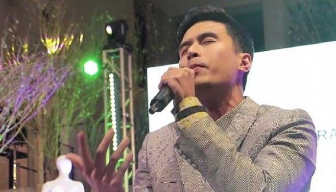 WATCH: Christian Bautista serenades wife-to-be