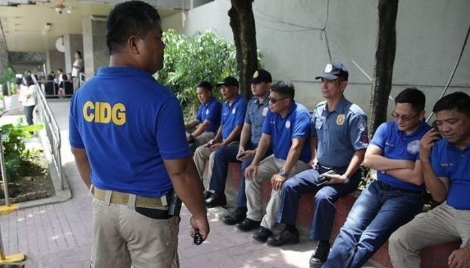 2 military trucks nakaposisyon sa Senado