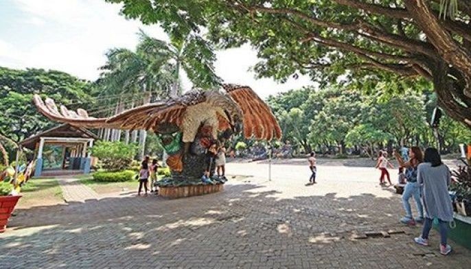 City beautiful: Davao eagle, People&rsquo;s Park & durian dome