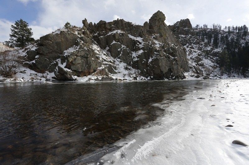 Study finds peculiar tie between warm climate, slow snowmelt