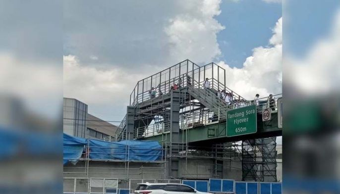 Steep Commonwealth footbridge a safe option, MMDA says