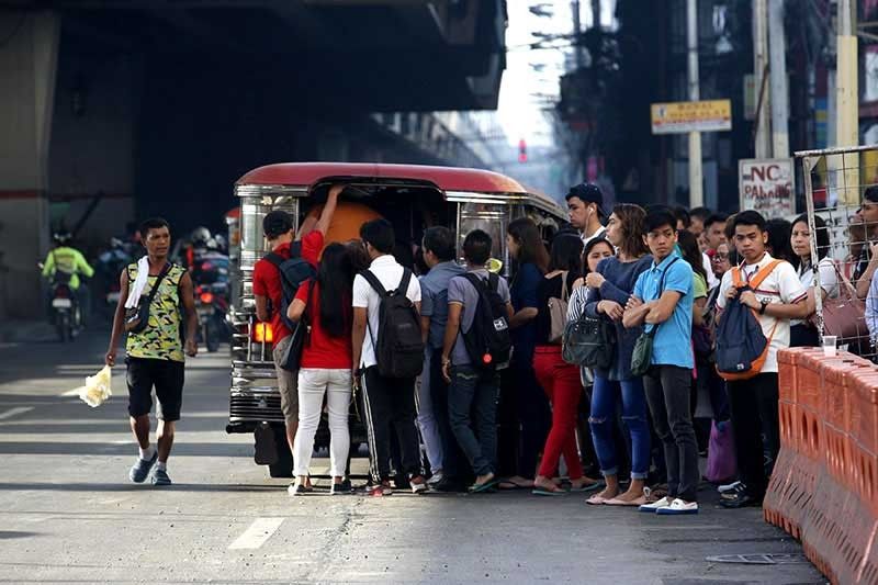 Palace suspends classes in Manila despite halt of transport strike