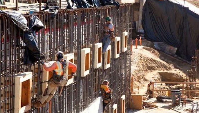 Workers offer help in drafting EO vs contractualization