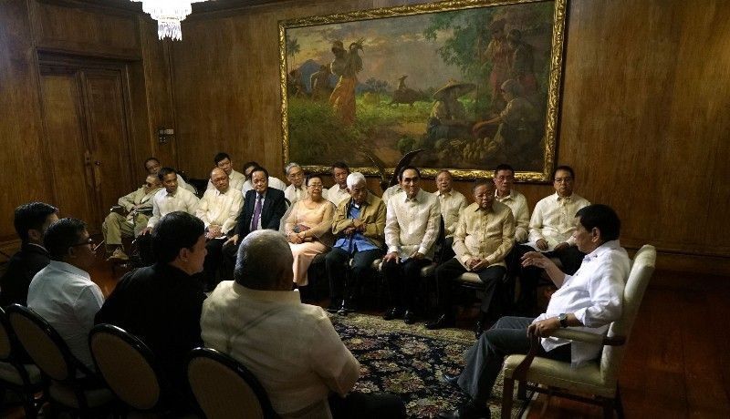 Duterte isusumite na sa kongreso ang draft ng federal charter