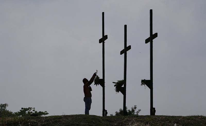 Devotees reenact Good Friday crucifixions in Pampanga