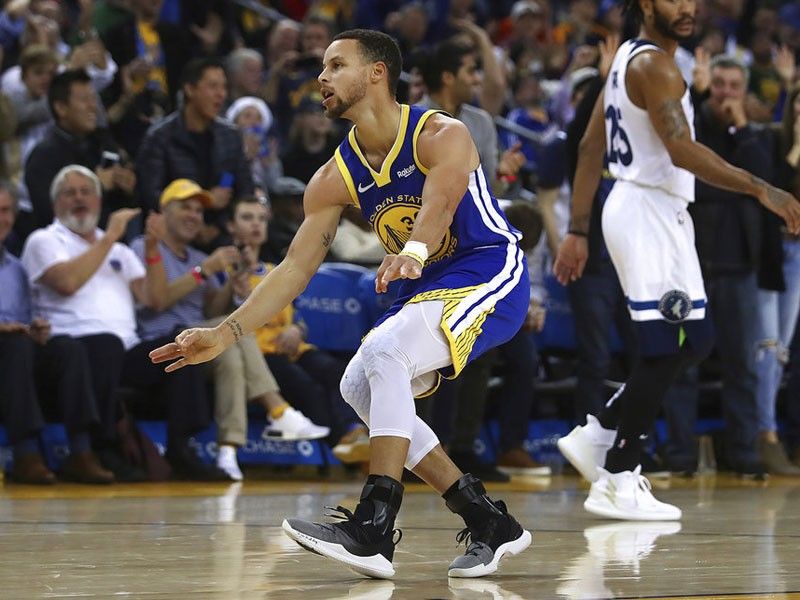 Curry explodes for 38 points as Warriors run past Timberwolves