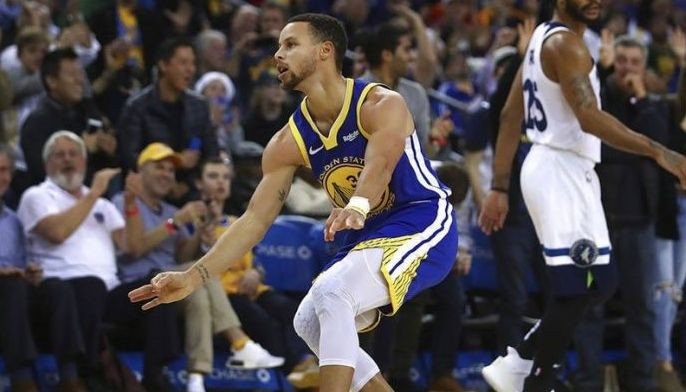 Curry explodes for 38 points as Warriors run past Timberwolves