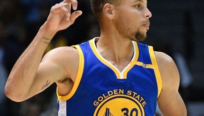 Curry leads Warriors in preseason win over Lakers