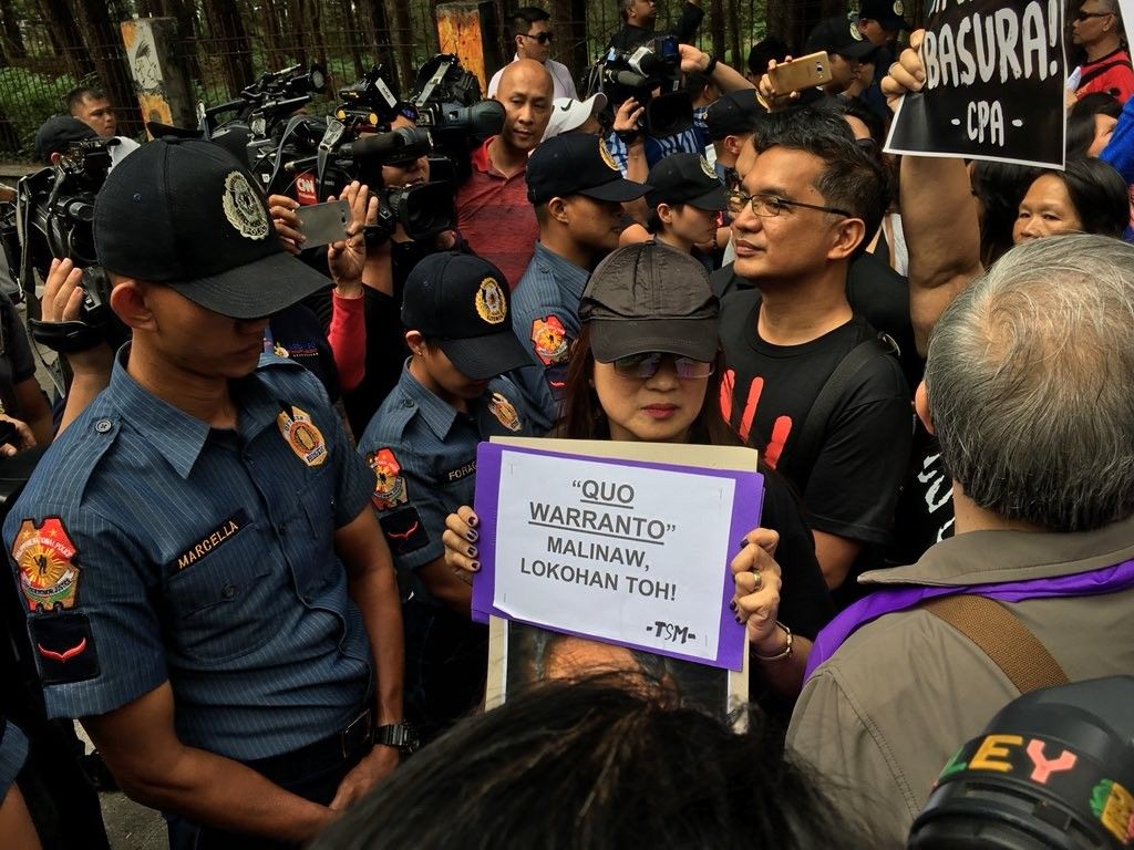 PANOORIN: Gadon sa protesters: Mga bobo!