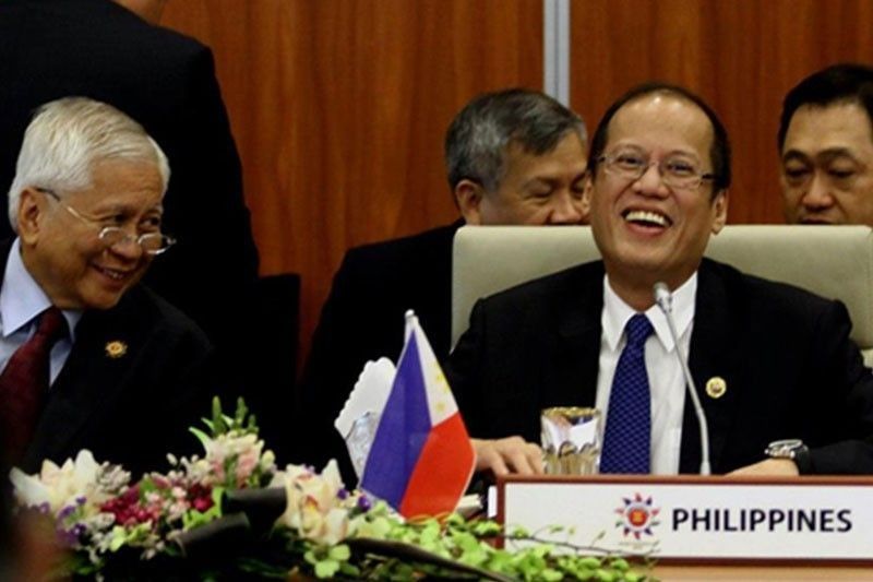 Aquino to Cayetano: 'Google can answer your questions'