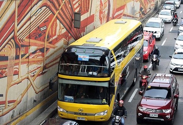 Double-decker bus service sa Metro Manila, inilunsad ng DOTr