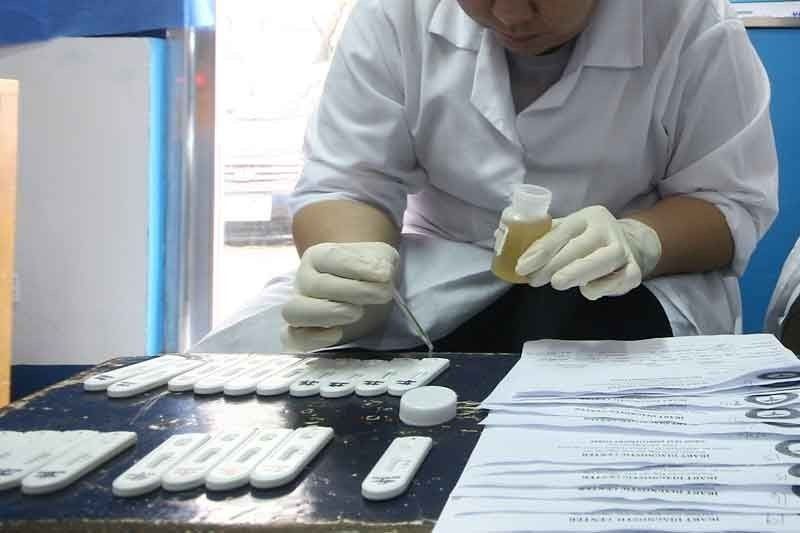 Teachers sa Quezon City pumalag sa drug test