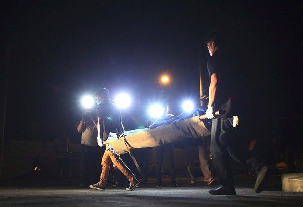Dismis na pulis, dedo sa drug war
