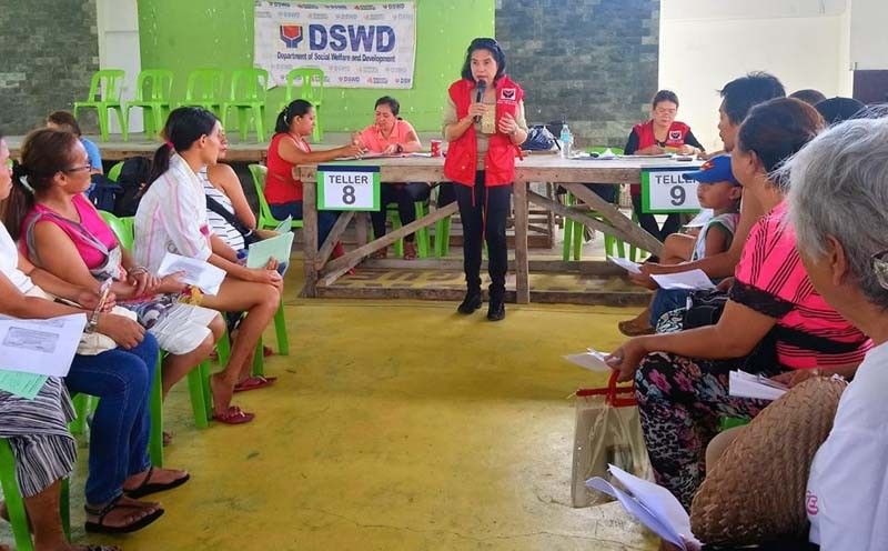First batch of Boracay residents, workers get DSWD livelihood aid