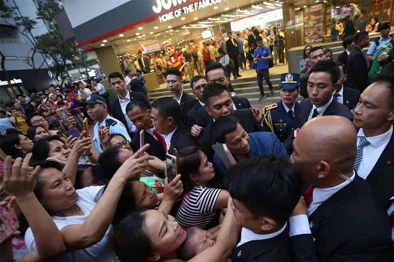 Alejano: Duterte 'hypocrite' for unnecessary Hong Kong travel