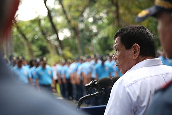 Duterte brings back police into war on drugs