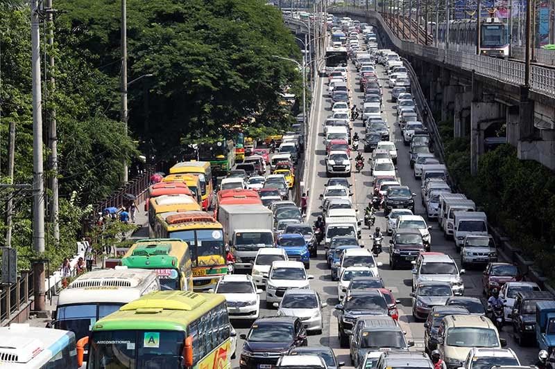 Poe to MMDA: Don't be too hasty on EDSA driver-only car ban