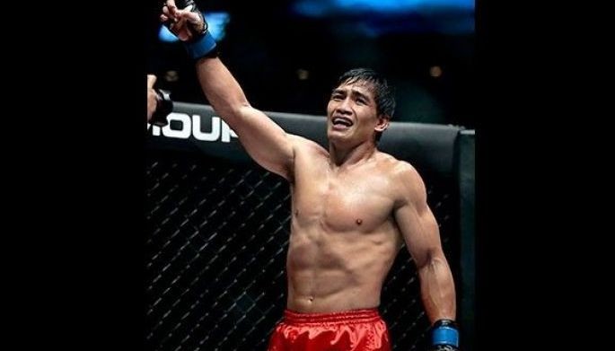 Folayang stops Aoki in big MMA upset