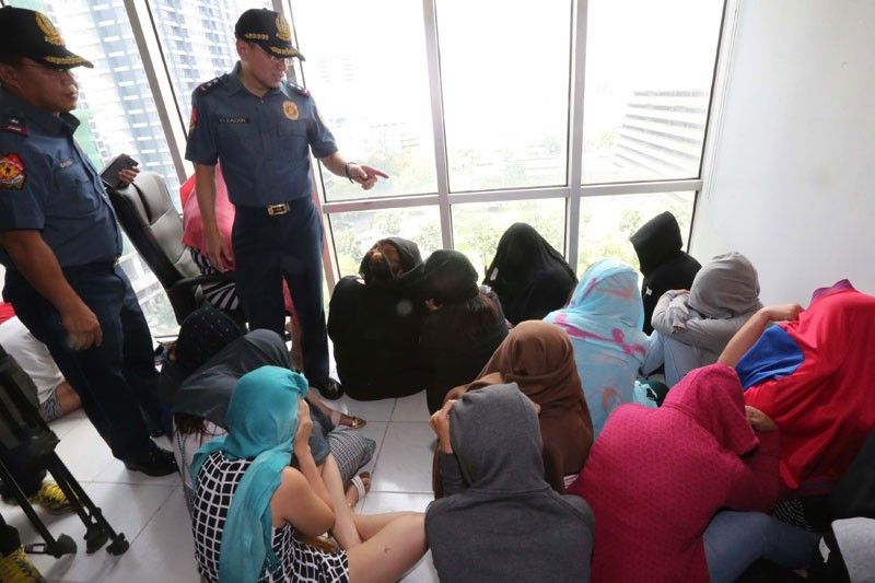 8 foreigners, 24 Filipinos arrested in Pasig City over investment scam