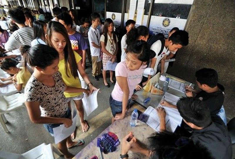 On first day in Cebu City, province: More than 900 bets file COC