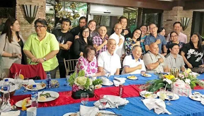 Bato-bato sa langit ang tamaan ay&hellip;