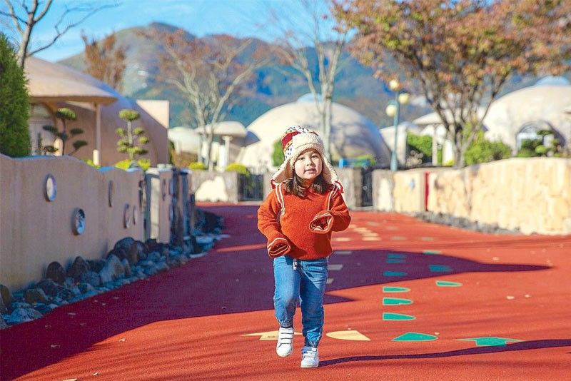 Scarlet Snow goes kawaii in Kyushu, Japan