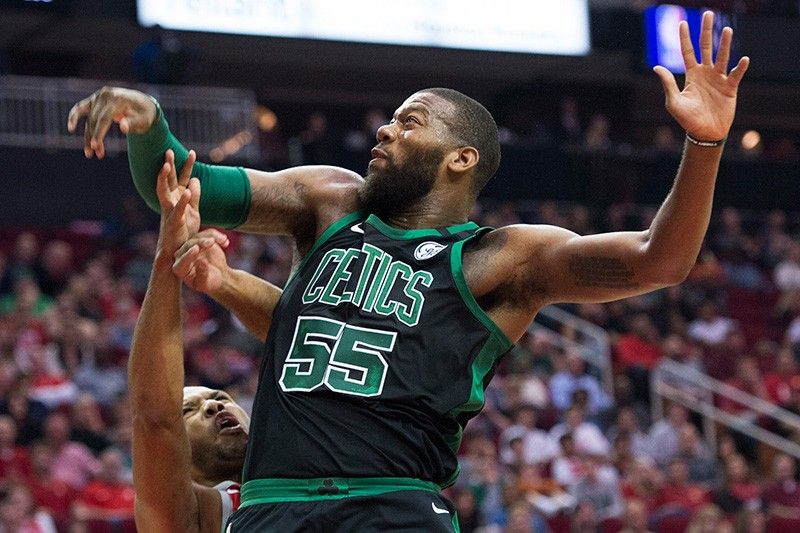Rockets niresbakan ang Celtics