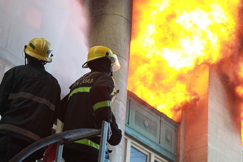 Fire hits National Archives building