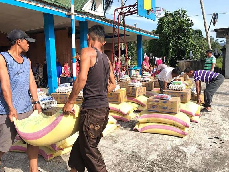 Lanao del Sur families receive food supplies from ARMM anti-poverty org