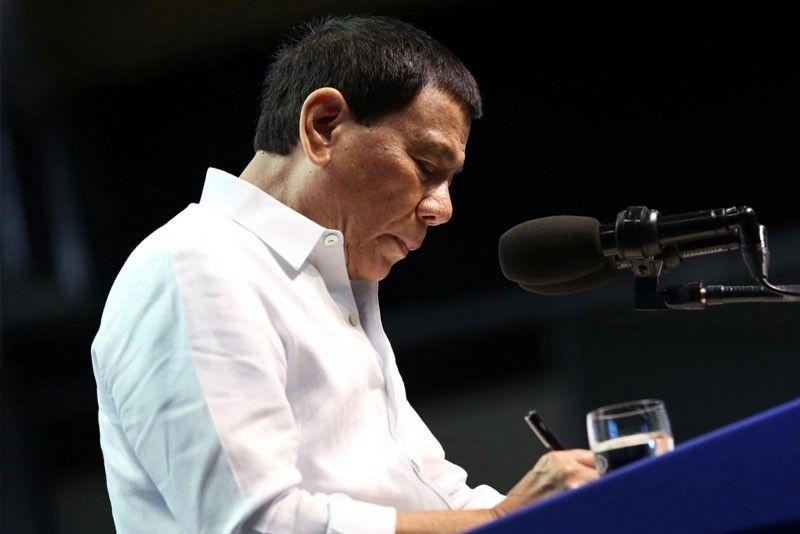 Duterte signs executive order vs illegal â��endoâ��