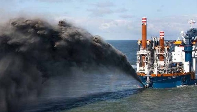 Navy, PRA dredging heavily silted Manila Bay